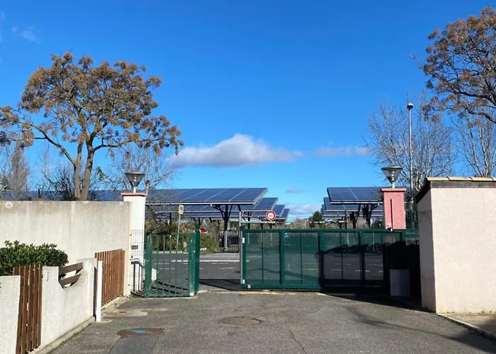 V0865 - Maison De Avec Climatisation Pour 6 Personnes Et Stationnement Prive Vias