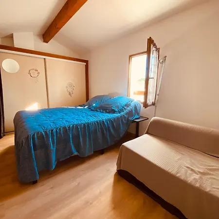 V0865 - Maison De Avec Climatisation Pour 6 Personnes Et Stationnement Privé